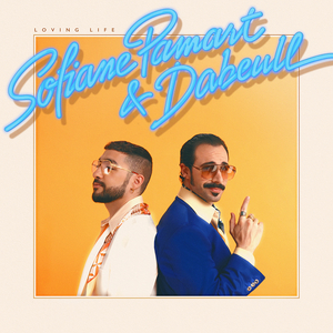 美女光着下体扒开内裤
