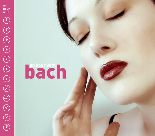 美女光着下体扒开内裤
